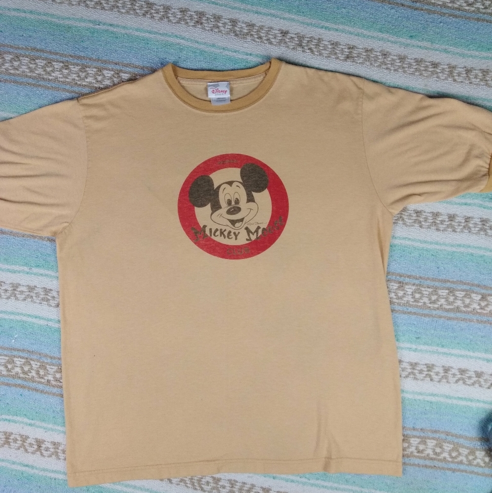 DISNEY STORE VINTAGE MICKEY MOUSE TEE. MENS SIZE MEDIUM